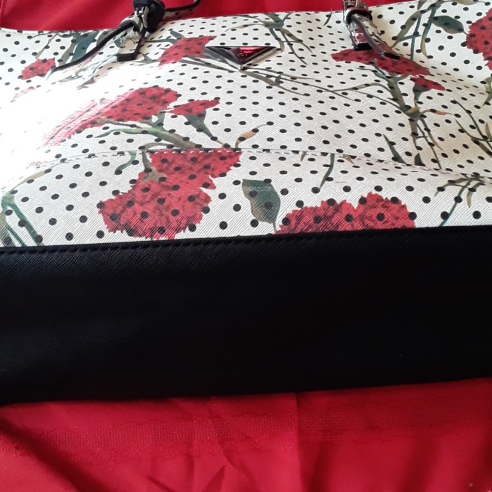 Guess Tote - Picture 5 of 11